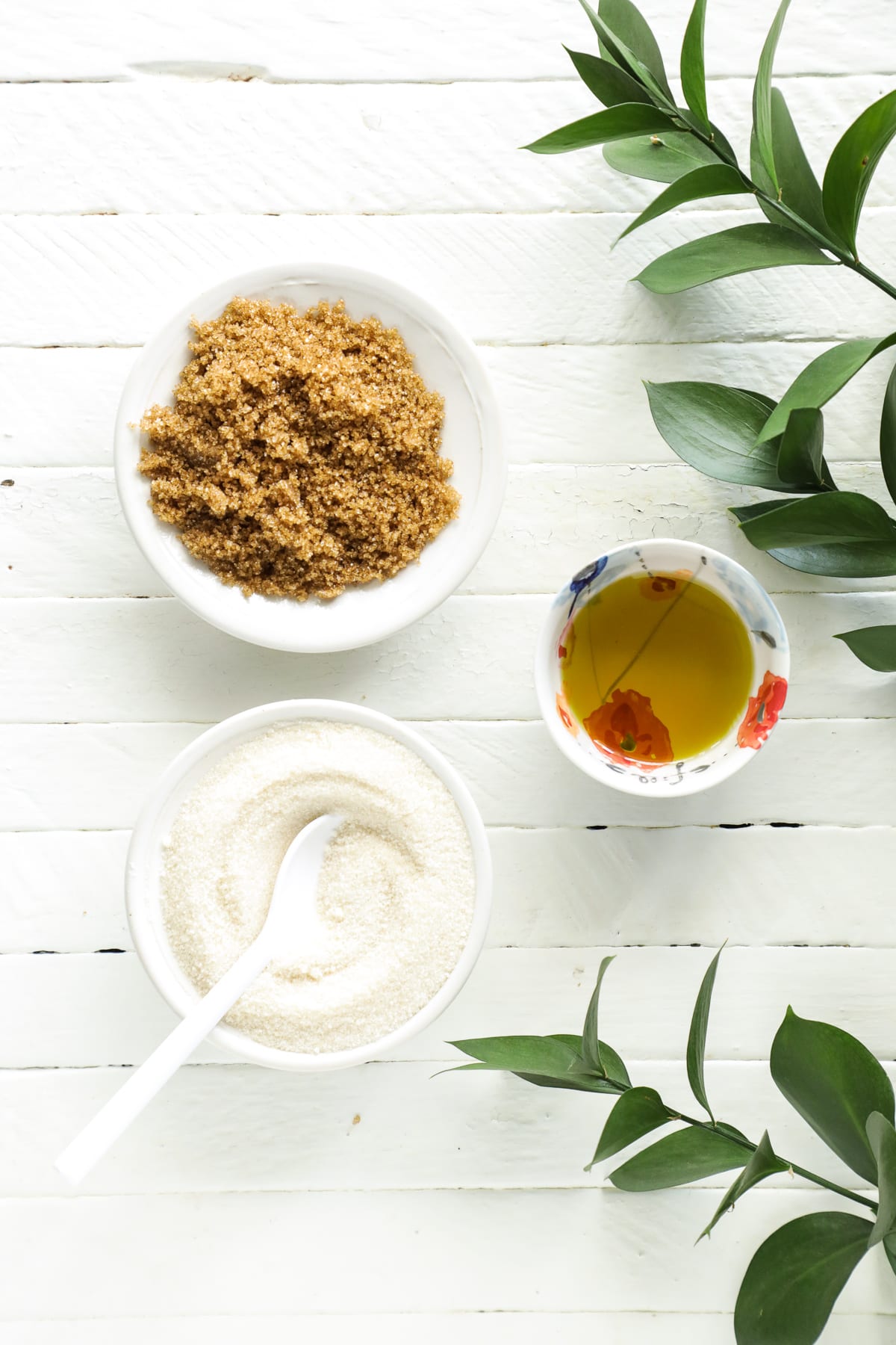 Ingredients to make lip scrub: sugar and oil. 