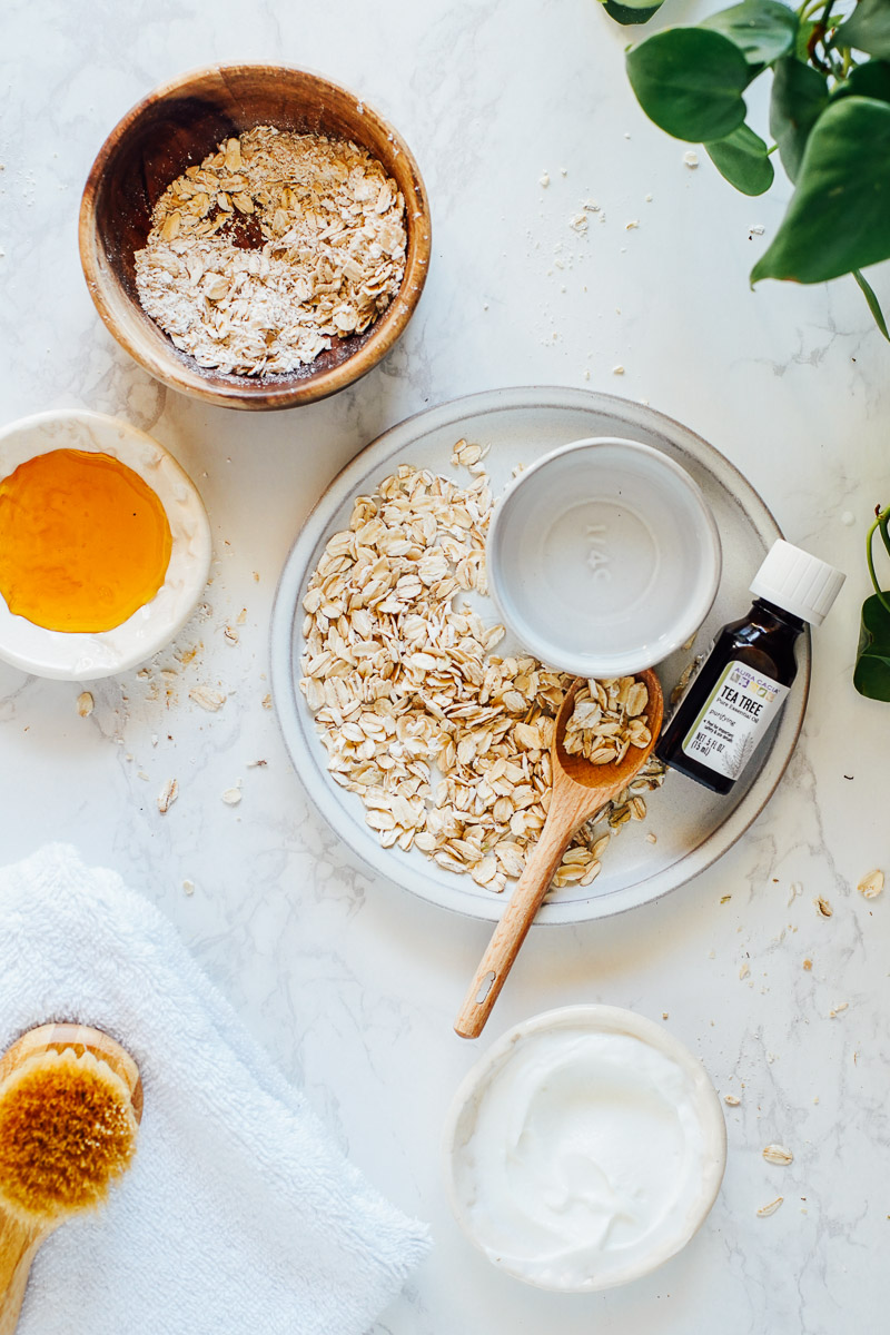 Ingredients to make a DIY oatmeal mask. 