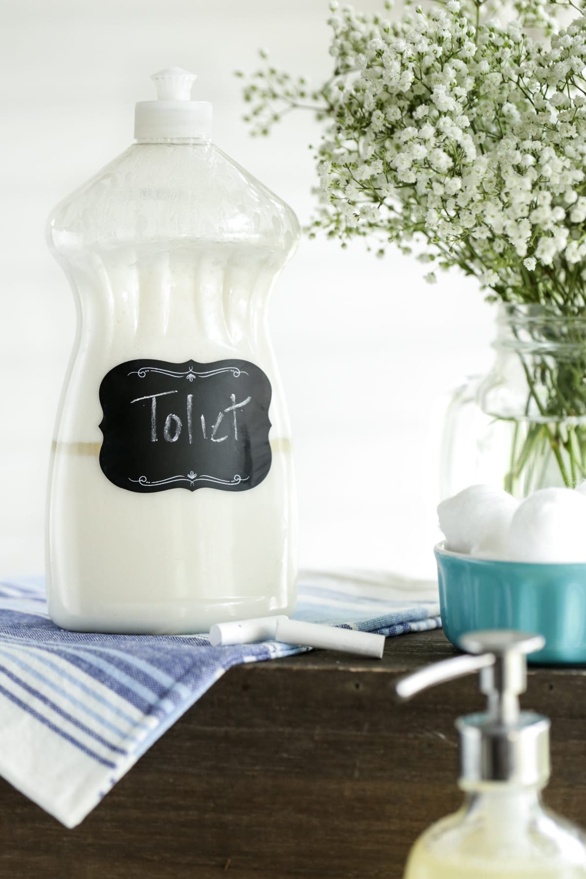 DIY Toilet Bowl Cleaner (Just 3 Ingredients!)