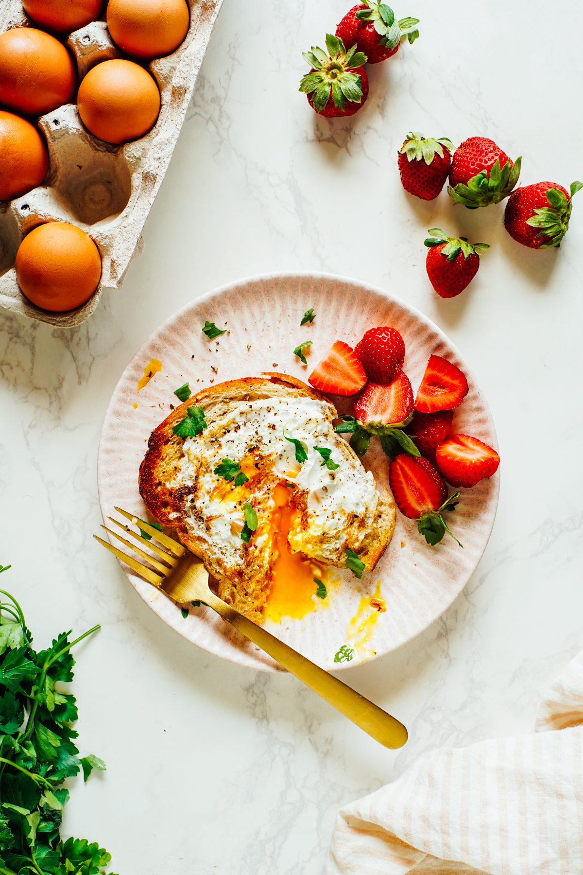 How to Make Eggs in a Basket Recipe (Like Cracker Barrel)