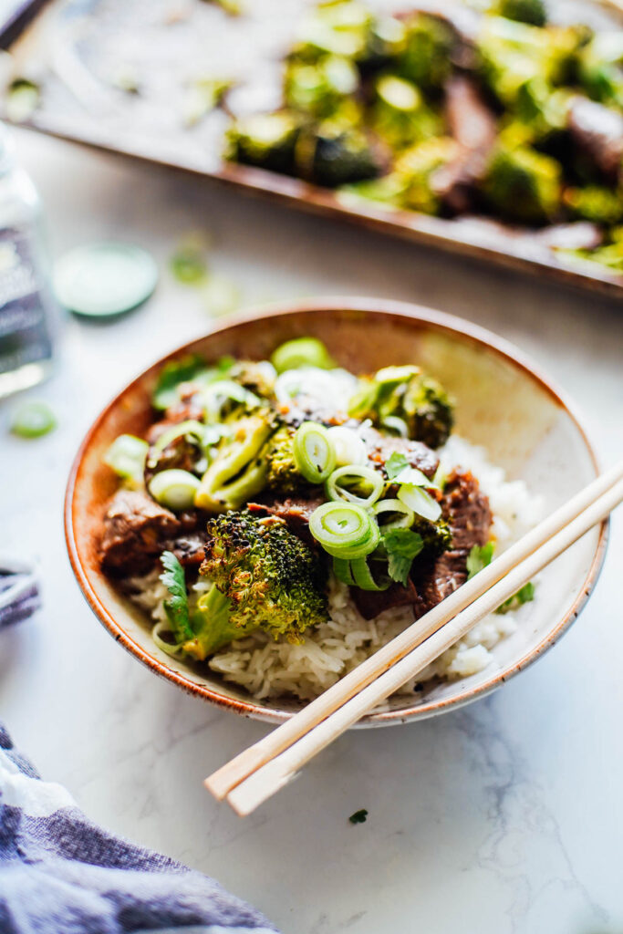 Cooked beef, broccoli, and rice in a bowl.