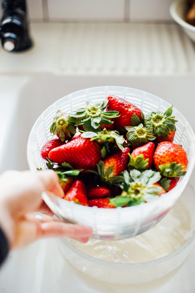 berries in a vinegar bath to keep them fresh longer